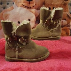 Size 7 Tan Zip up boots with bow